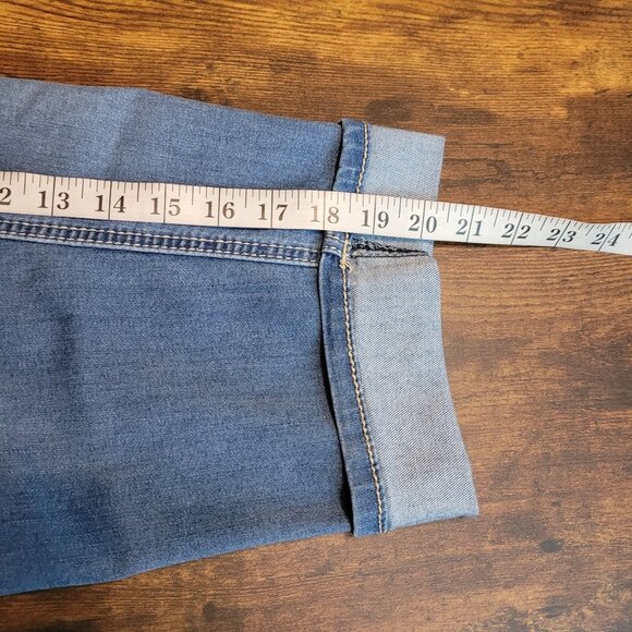 Earl Jean 16 W Mid Rise Cuffed Capri Thick Stitch Button Flap Medium Light Wash - Picture 8 of 10